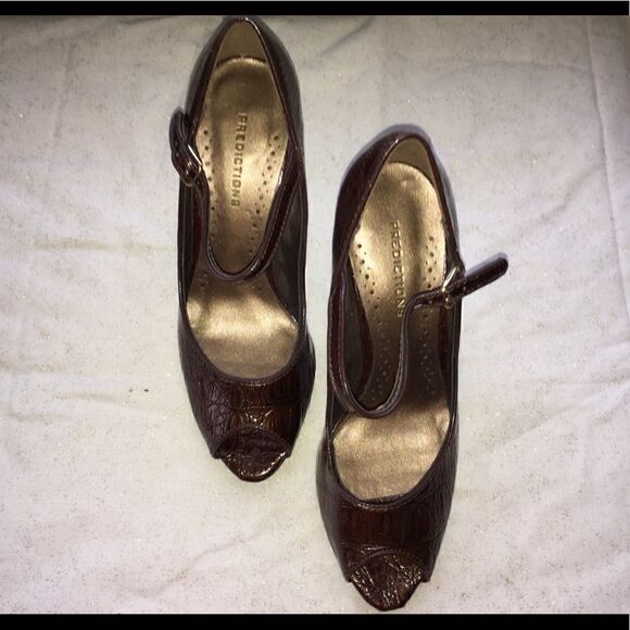 Brown short heel pumps  - Picture 2 of 7